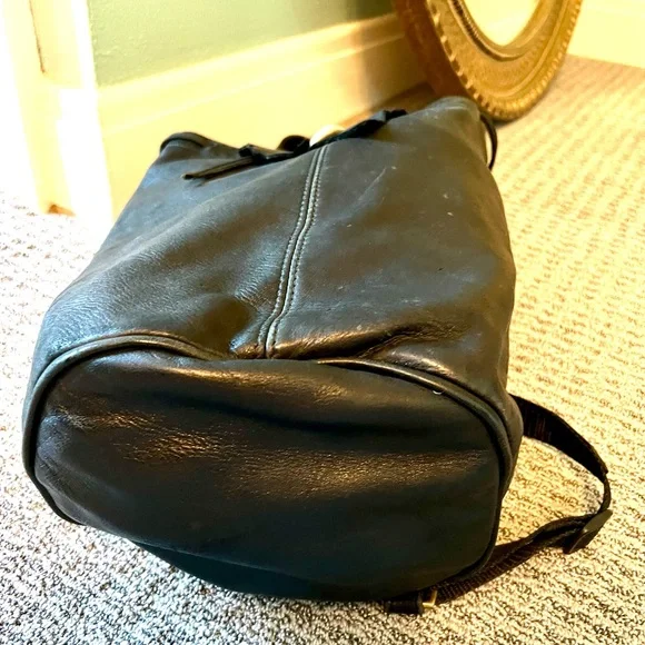 Black Leather backpack, handcrafted. Soft leather sturdy adjustable strap. - Picture 5 of 16
